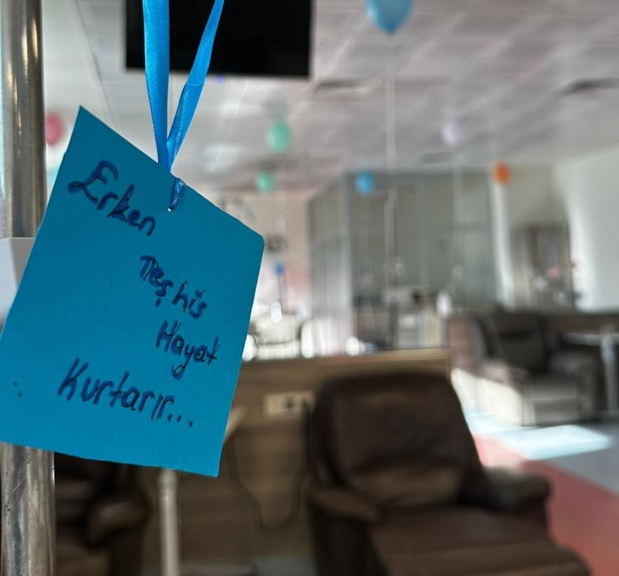 7 Nisan Dünya Kanser Günü dolayısıyla Fırat Üniversitesi Hastanesi Gündüz Tedavi Kliniği’nde farkındalık oluşturmak amacıyla etkinlik düzenlendi.